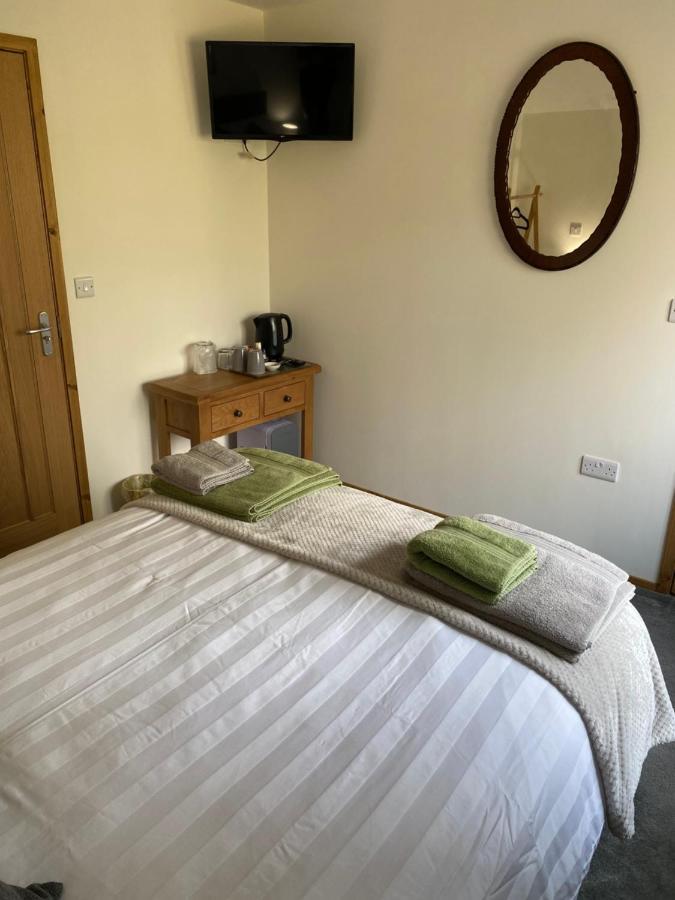 Moelfre B&B มาฮันเล็ธ ภายนอก รูปภาพ